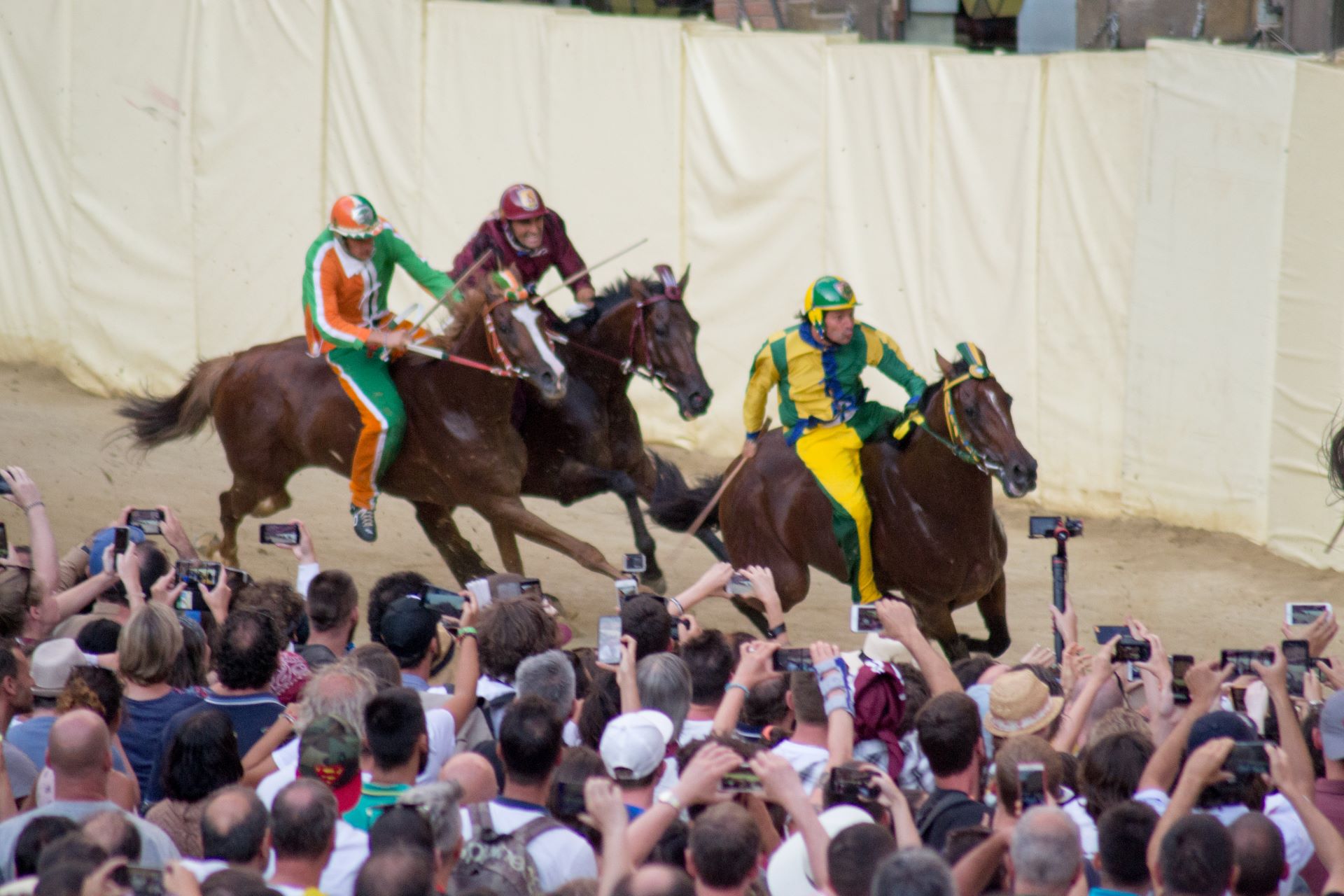 Siena e la magia del Palio in Piazza del Campo